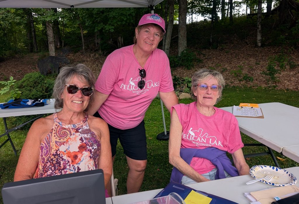 	Three women smiling at an association event
